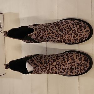 Xappeal Laura Leopard print size 10
